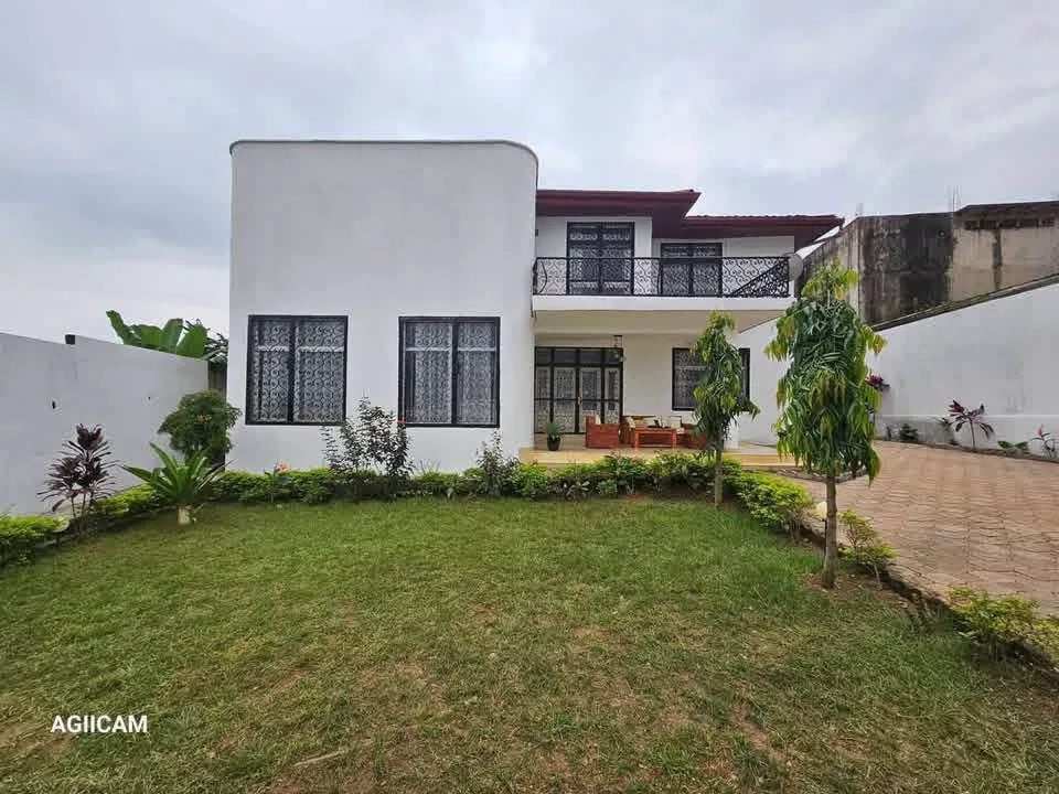 Villa 5 chambres meublée à Nkoabang, Yaoundé - 150M FCFA