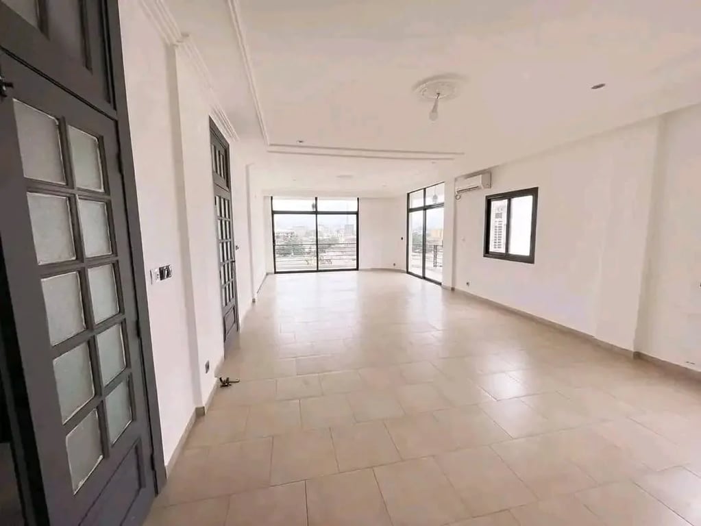 Unfurnished 03 bedrooms apartment | Bali | 850 000FCFA