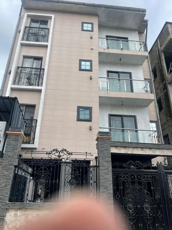 Immeuble de 3 étages à vendre | 120 millions