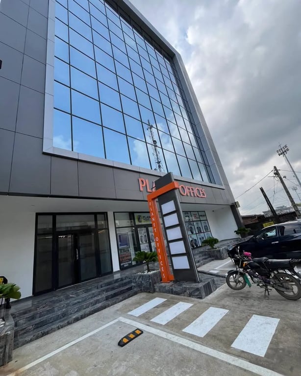 420 m² Open space disponible à AKWA