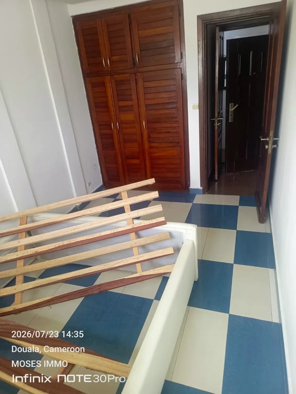 Studio 1 chambre Bonapriso, derrière Orange - 400 000 FCFA