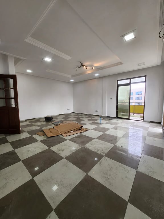 Appartement 3 chambres Bonanjo, près Énéo – 600 000 FCFA