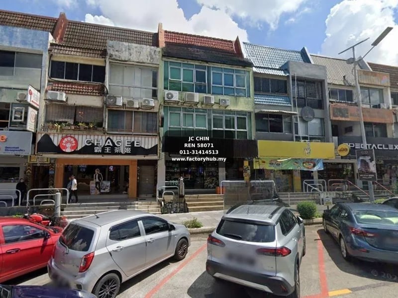 Commercial For Sale - Freehold 3-Storey Shop Lot for Sale in SS15, Subang Jaya – RM3.88M 1760sf - Subang Jaya, Selangor