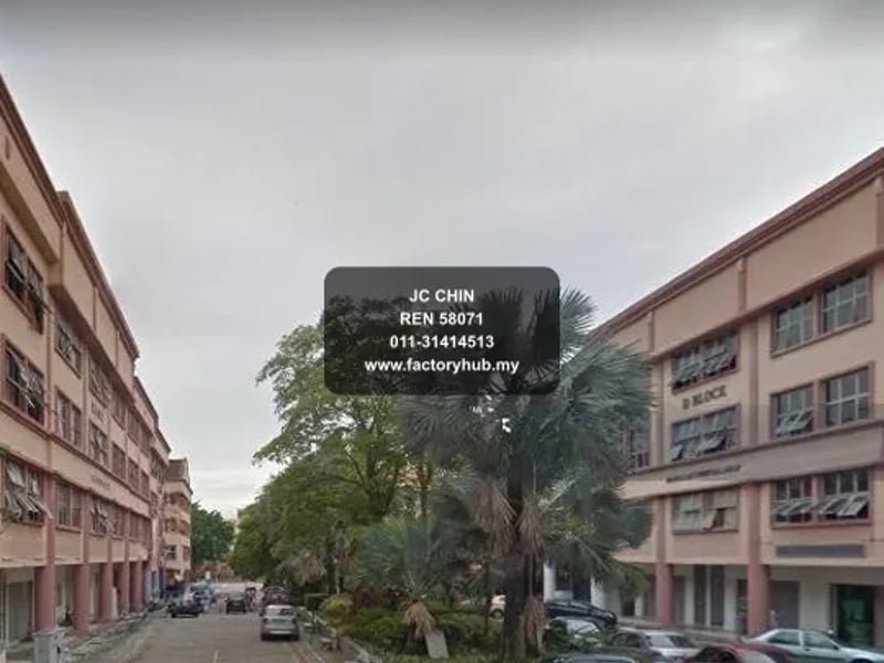 Commercial For Sale - Freehold 4-Storey Shop Office for Sale in Bandar Baru Nilai – RM980K 1800sf - Nilai, Negeri Sembilan