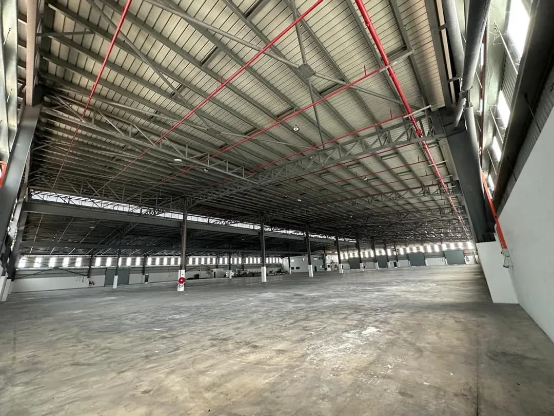 Factory/Warehouse for Sale or Rent in Pulau Indah, 84,000 sq ft, 220A