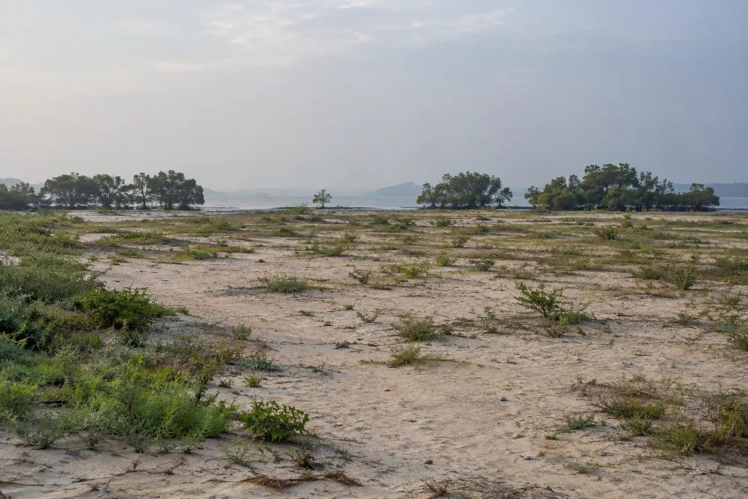 Gambar rujukan tanah perindustrian kosong