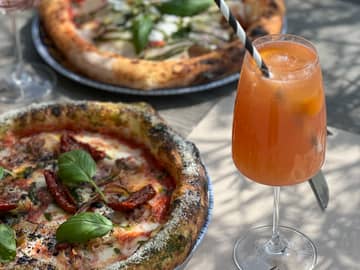 Betrieb: Basilikum Pizza Napoletana