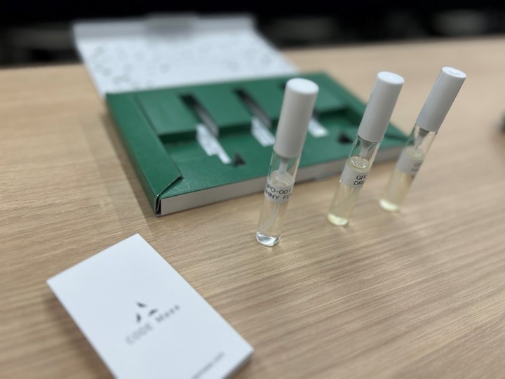 オリジナルアロマの開発の様子