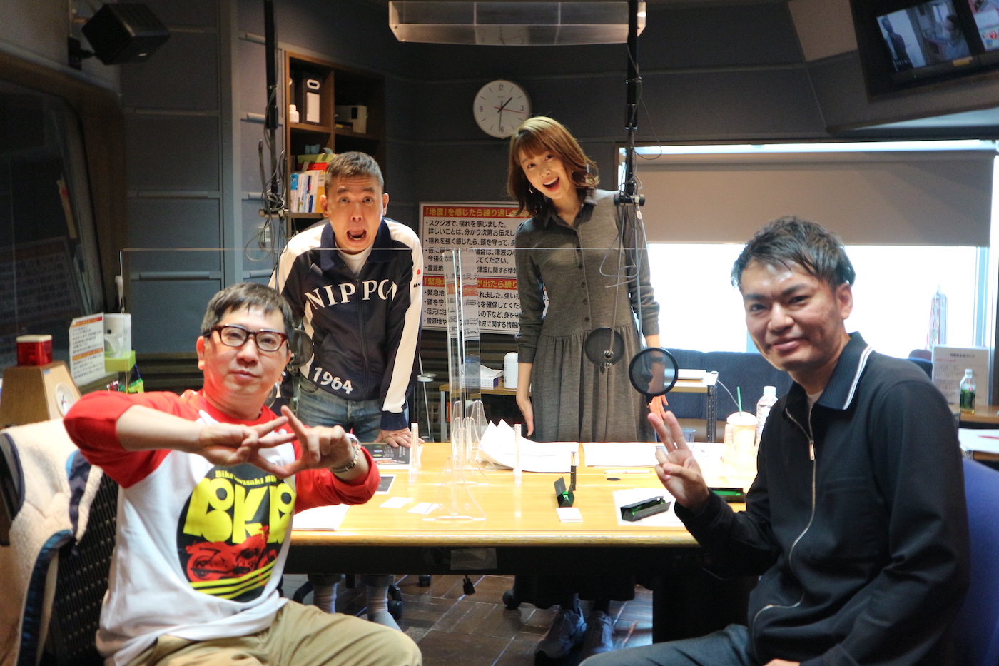 Photo of Kenji with Bakusho Mondai's Kenji, Tanaka, and Yoshihara announcer