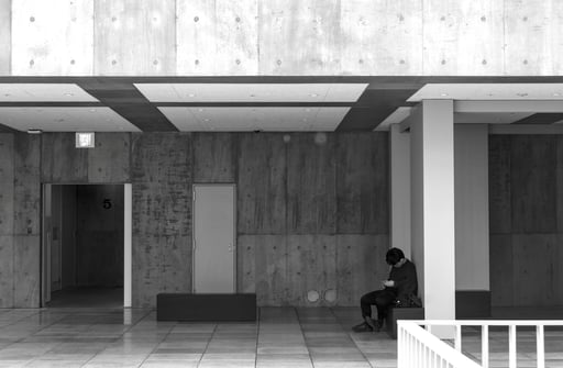b/w rest