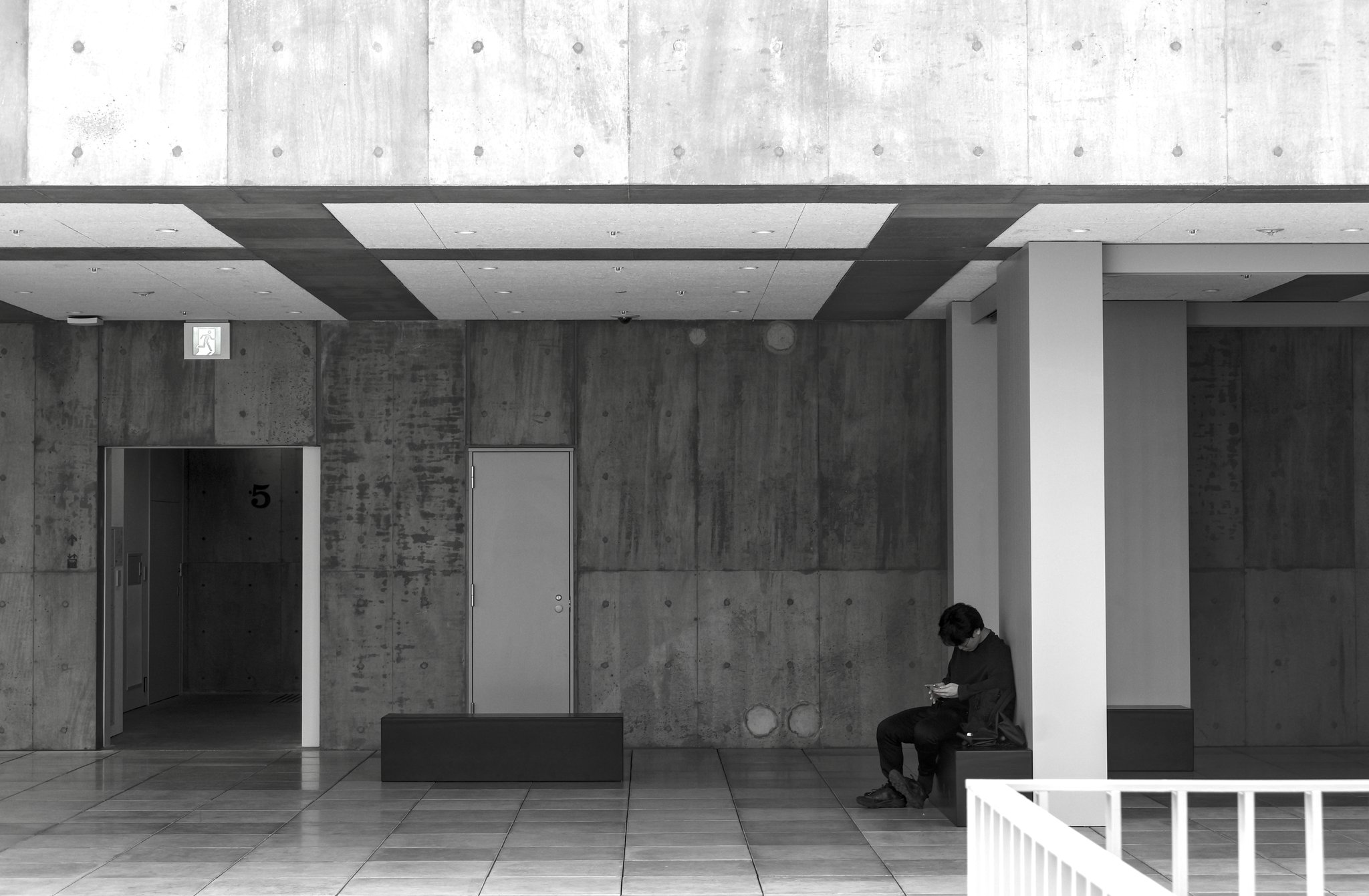b/w rest