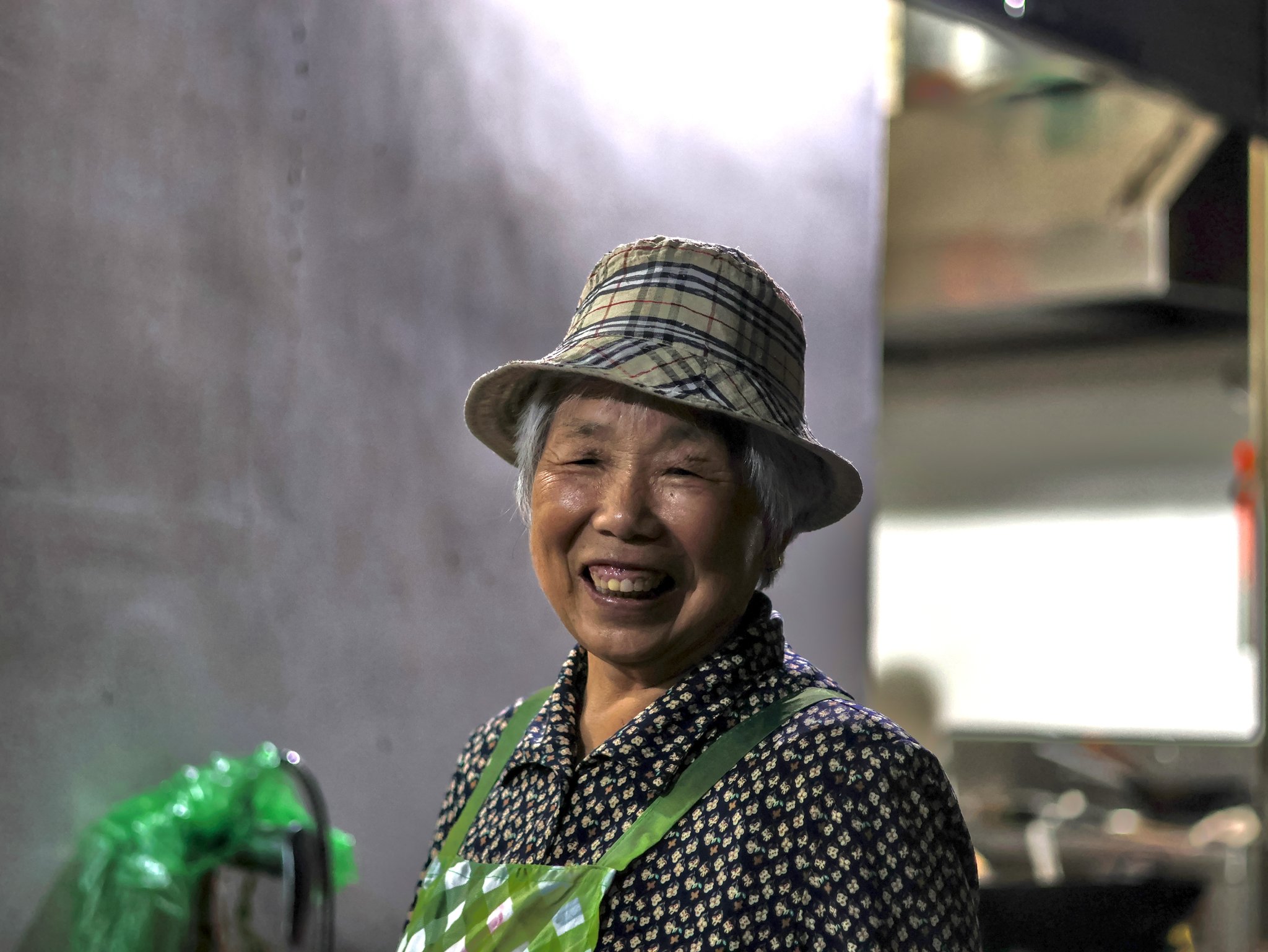 this lady has been serving wonton soup until 1am every day for 35 years