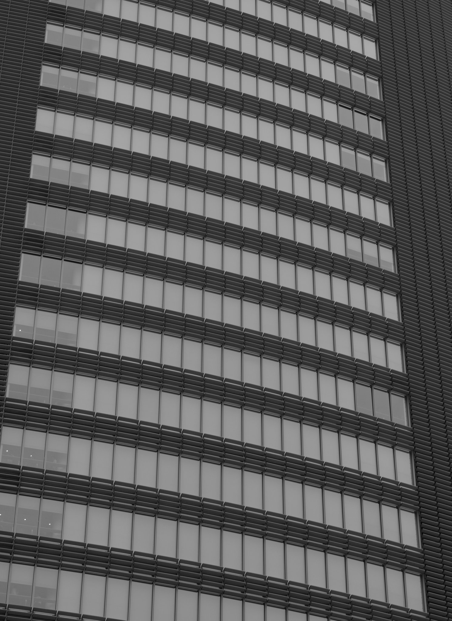 b/w monolith