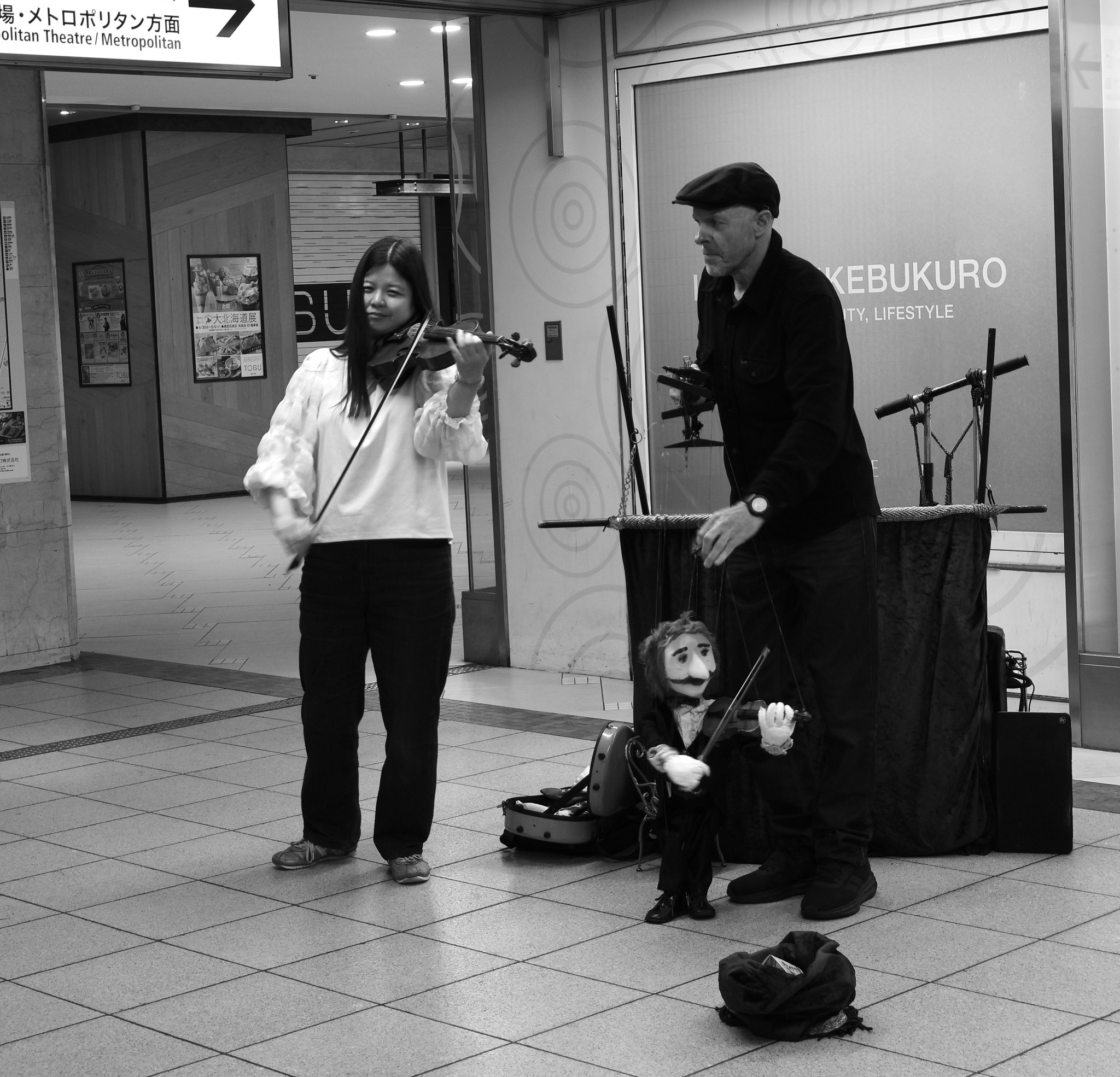 an interesting busking setup