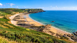 Top 5 des meilleurs spots pour pêcher le bar dans la Manche