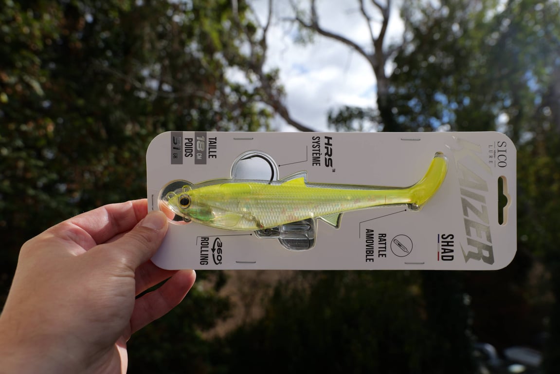 Sico Lure Kaizer Shad 18 cm pour la pêche du brochet, photographié dans son emballage