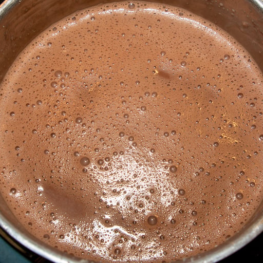 Die fertige Eismasse für das Schokoladen-Eis ohne Zucker.