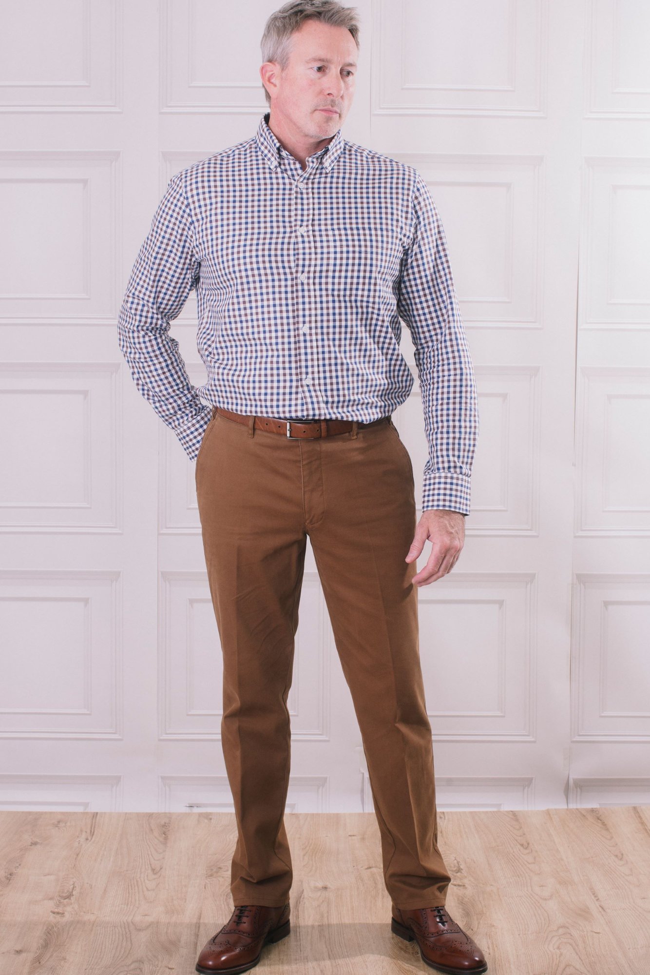 Reliable pieces that work together without fuss. Blazers, shirts and chinos designed for polish during the week and ease at the weekend.