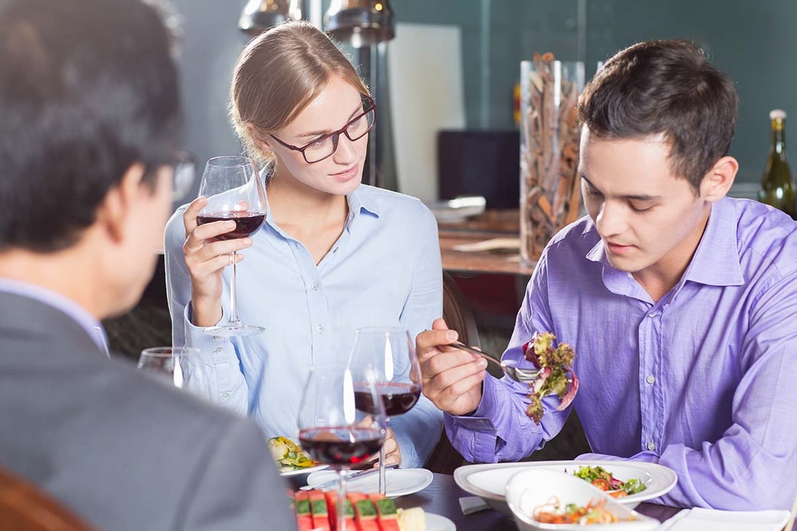 Is there a specific etiquette to follow when dining at a buffet?