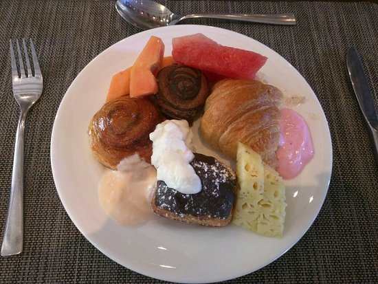 Buffet food spread at Aravali Marriott Resort & Spa - BookMyBuffet