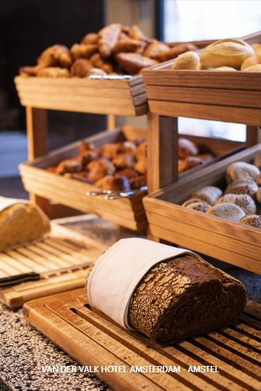 Buffet food spread at Novotel Aerocity - BookMyBuffet