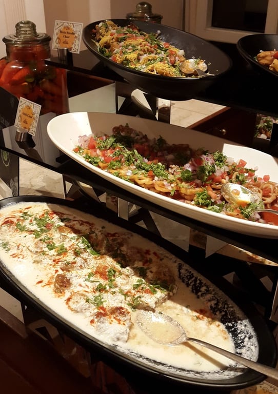 Sunday Brunch Buffet with IMFL buffet menu at ITC Grand Central - BookMyBuffet