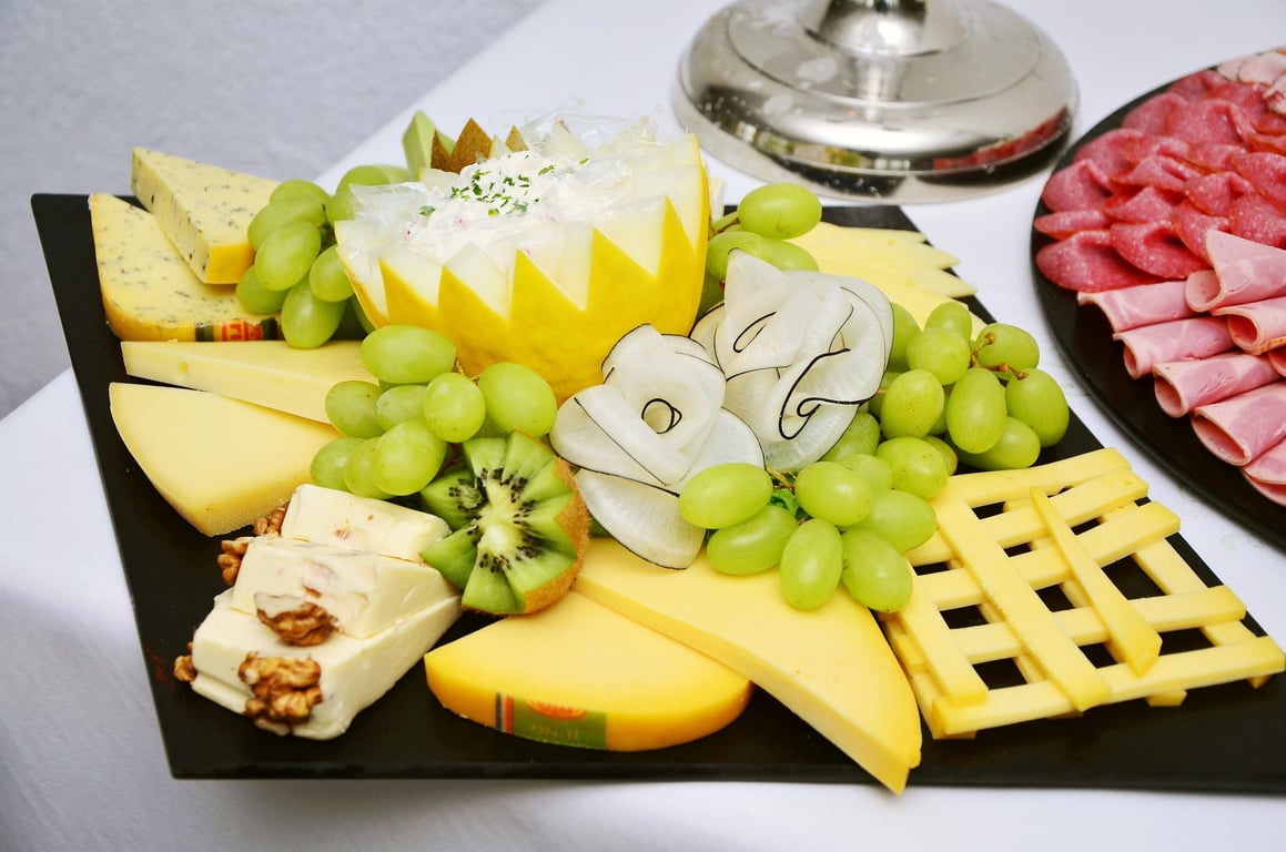 Buffet food spread at Hilton Garden Inn ETV - BookMyBuffet