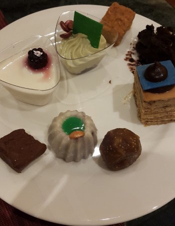 Buffet dishes at ITC Grand Central in Mumbai - BookMyBuffet