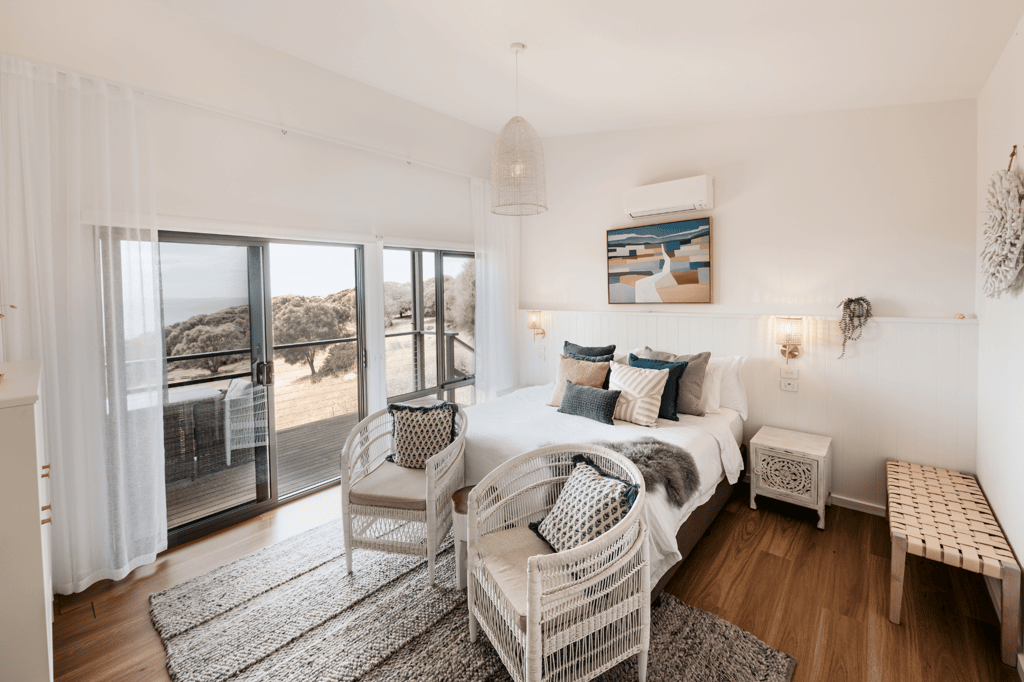 Honeymoon destination Sea Dragon Lodge Kangaroo Island South Australia offers beachfront lodges with wildlife tours and ocean views