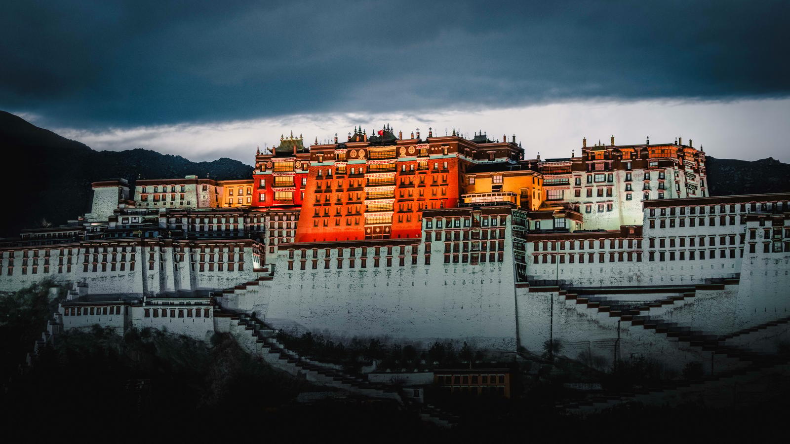 8-Day Tibet Overland Tour from Kathmandu with Everest Base Camp
