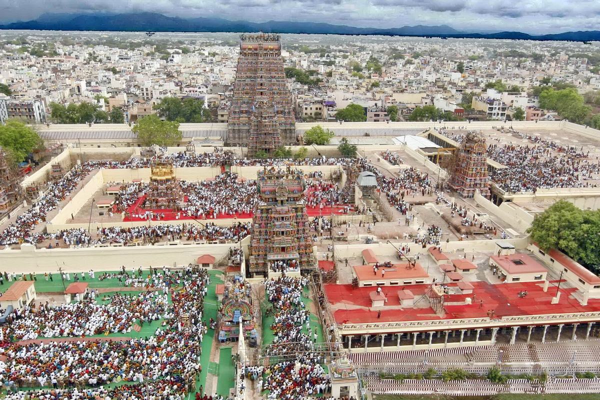 Meenakshi Amman Temple (Meenakshi Temple)