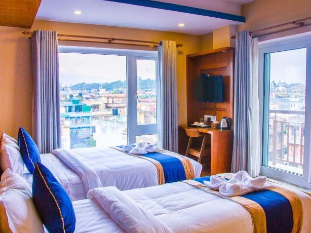 A modern hotel bedroom