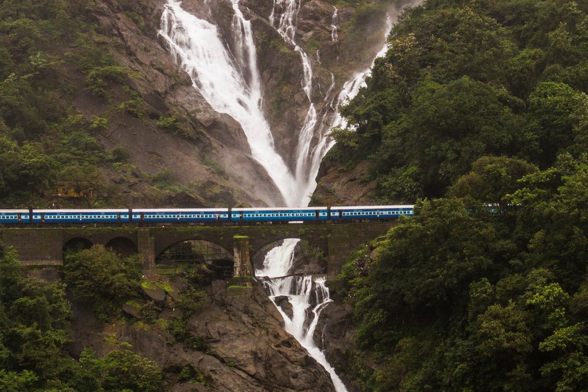 Dudhsagar Falls (Dudhsagar Falls)