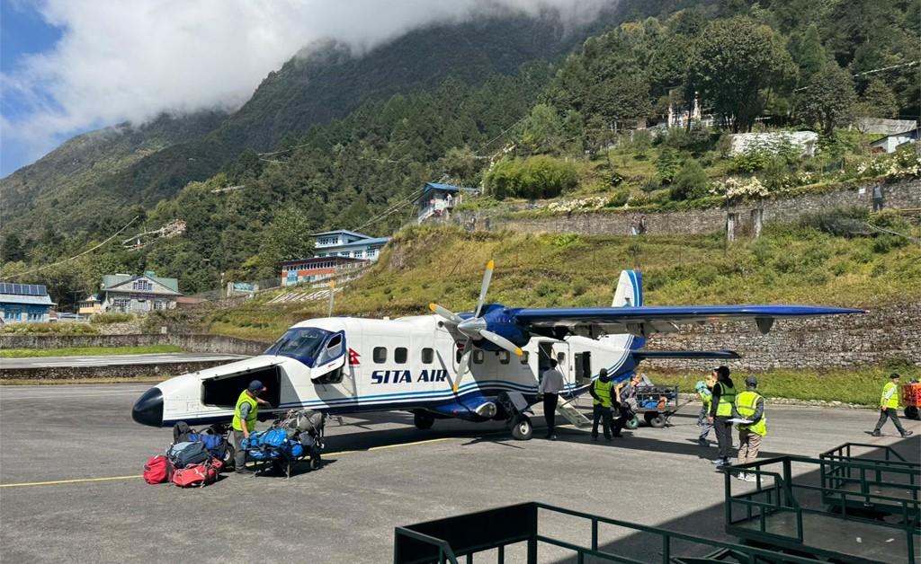 Lukla plane