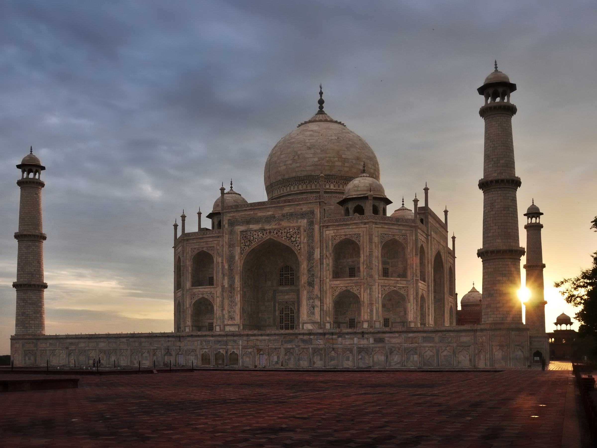 Sunrise at the Taj
