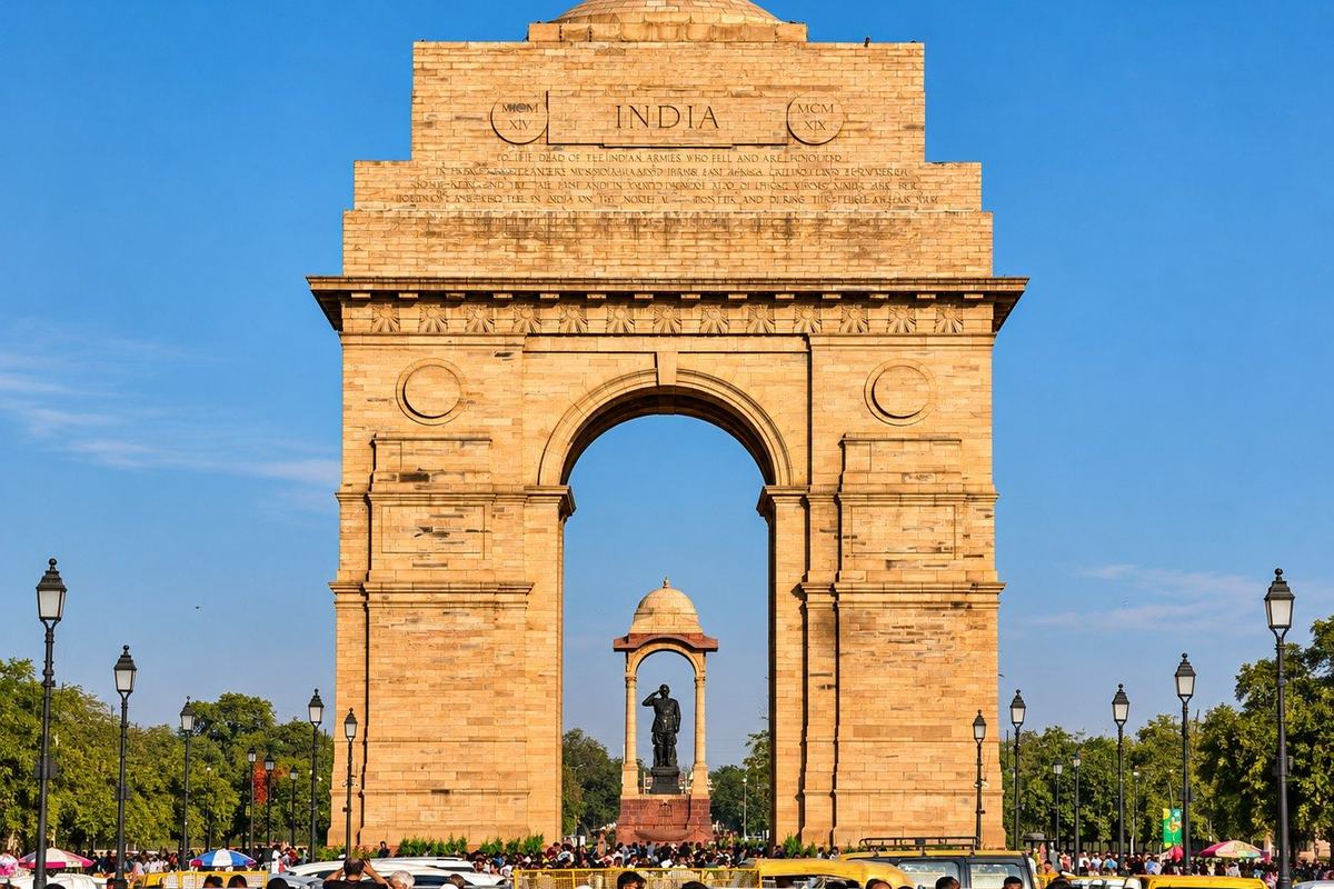 India Gate and the evening crowds, Delhi, India