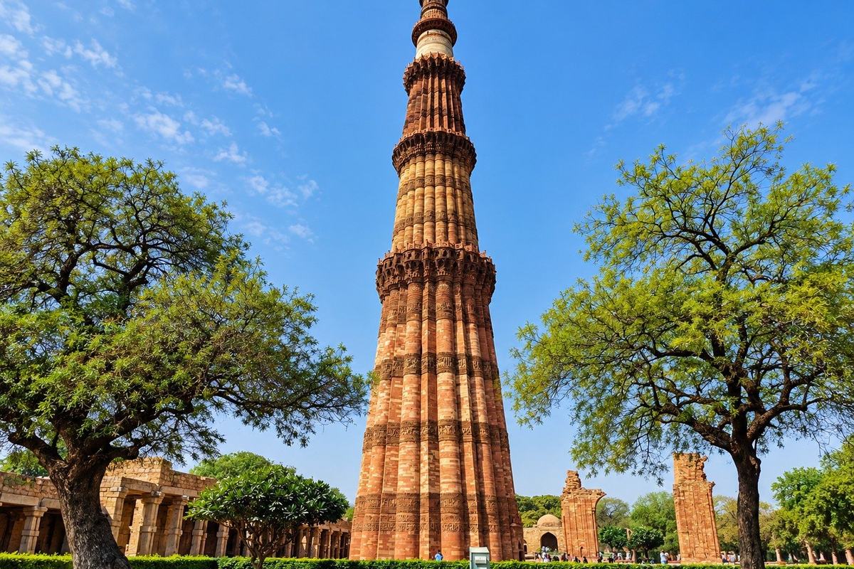 Qutub Minar from the lawn, Delhi, India