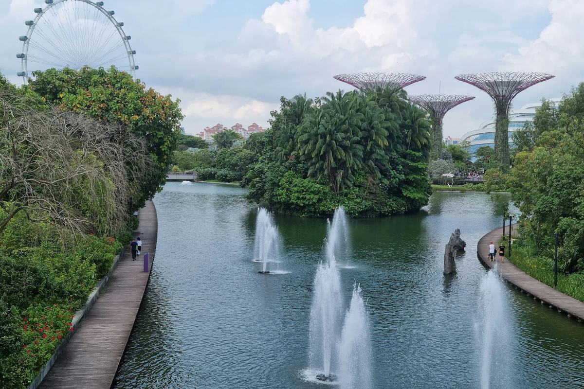 Fountains in the lake at Gardens by the Bay, with Supertrees and the Singapore Flyer behind