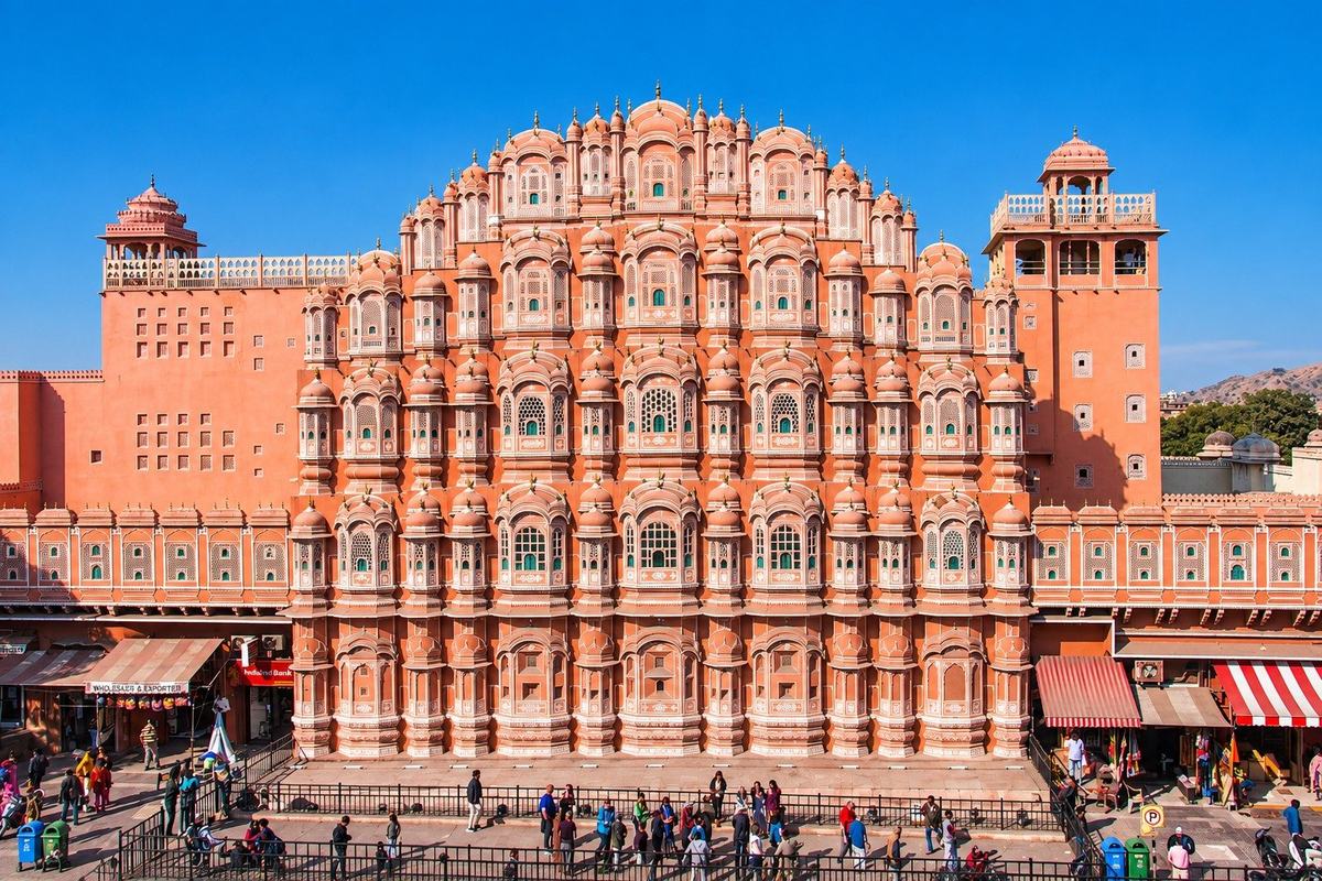 Hawa Mahal and the crowds on Hawa Mahal Road, Jaipur, India