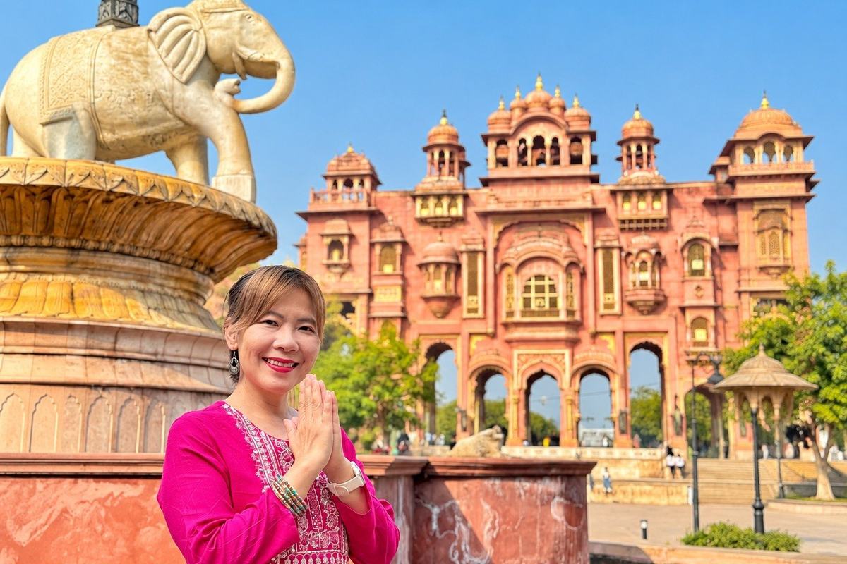 Patrika Gate and the elephant statue, Jaipur, India