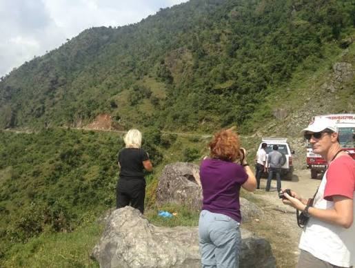 Tourist taking pictures on the way to Syaburbesi
