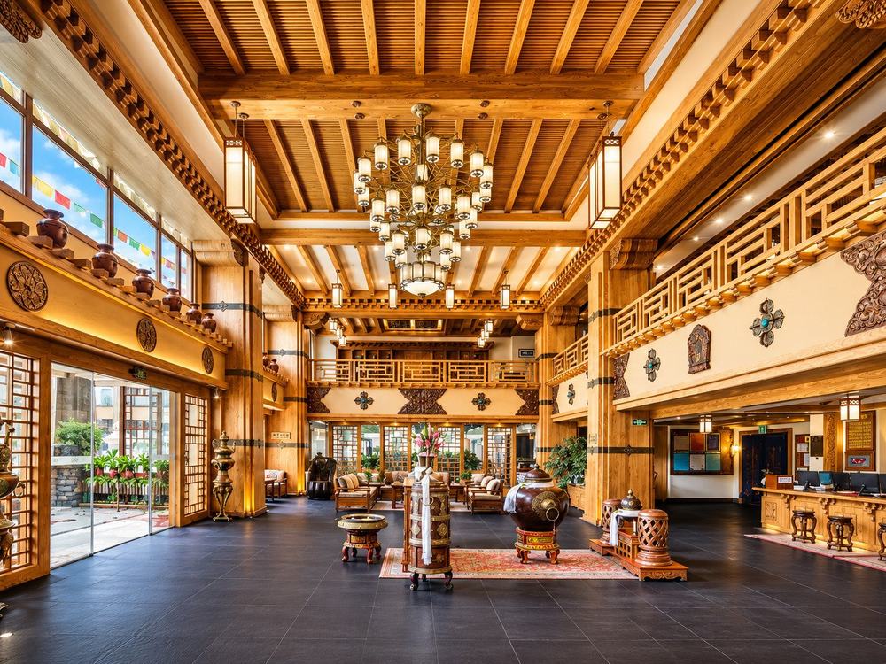Lagari Hotel Lhasa – Tibetan-style lobby