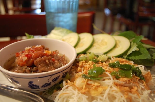 Bún_chả_Vietnamese_food.jpg