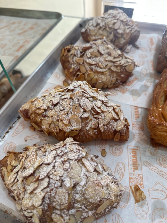Croissant almendrado - Image 1