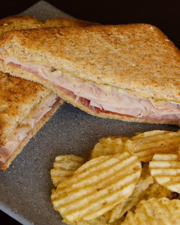 Sandwich de Carnes Frias - Image 1