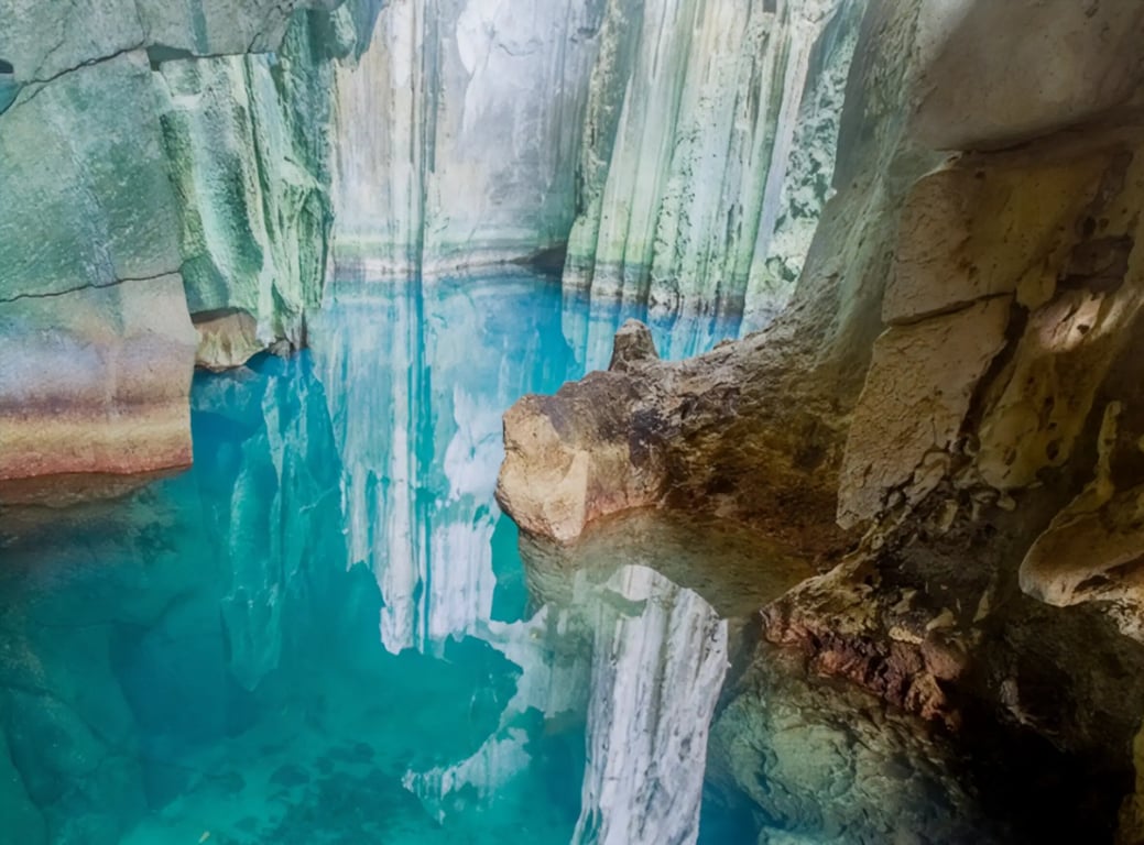 the breathtaking Sawa-i-lau cave