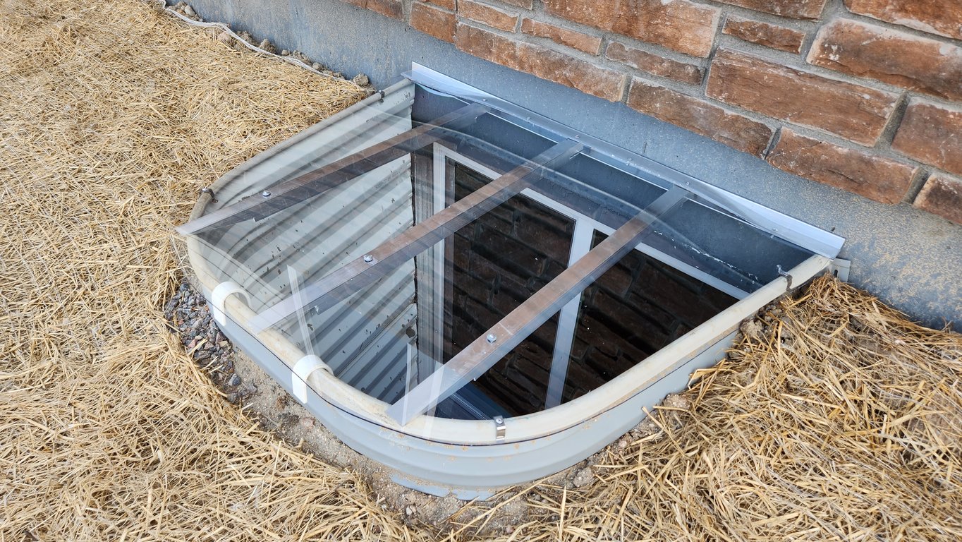 Window well replacement with clear polycarbonate cover and 5 foot ladder installed in Chicago Illinois