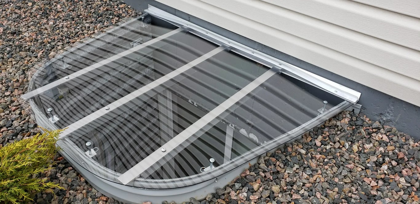 Crystal-clear Polycarbonate Window Well Cover