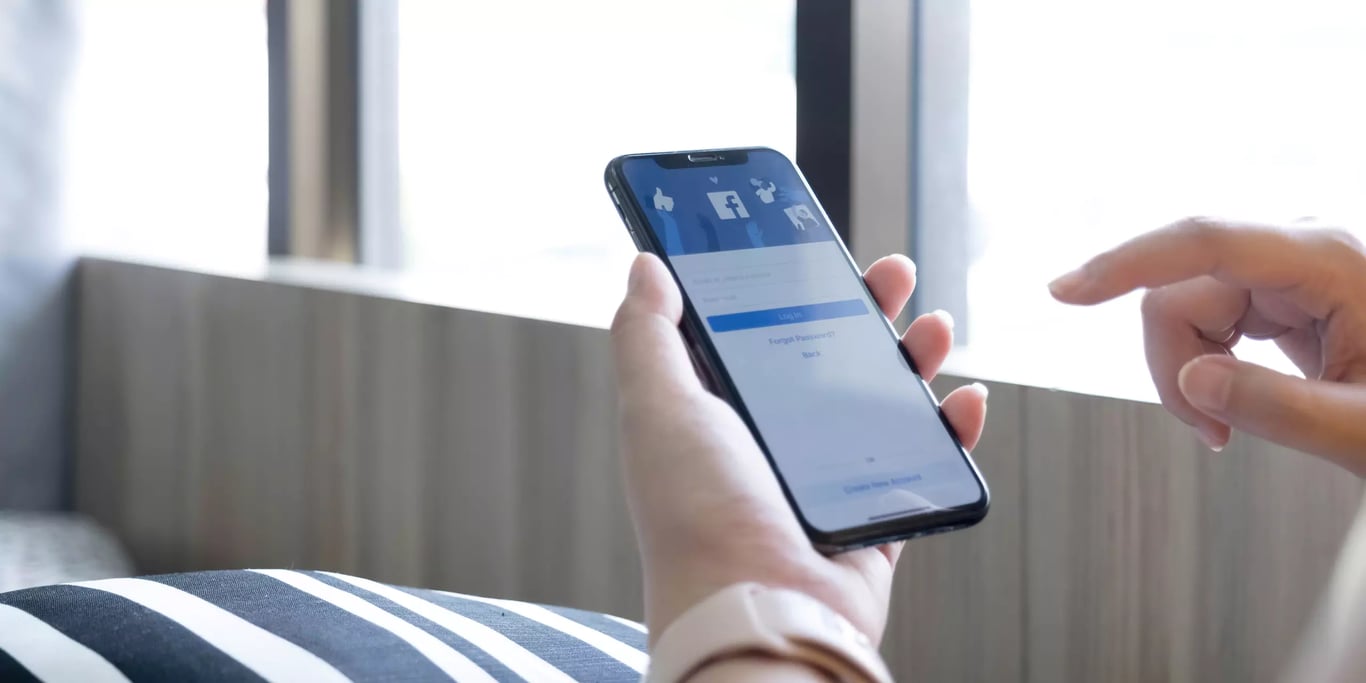 Security Risks of Embedded Browsers in Facebook and Instagram