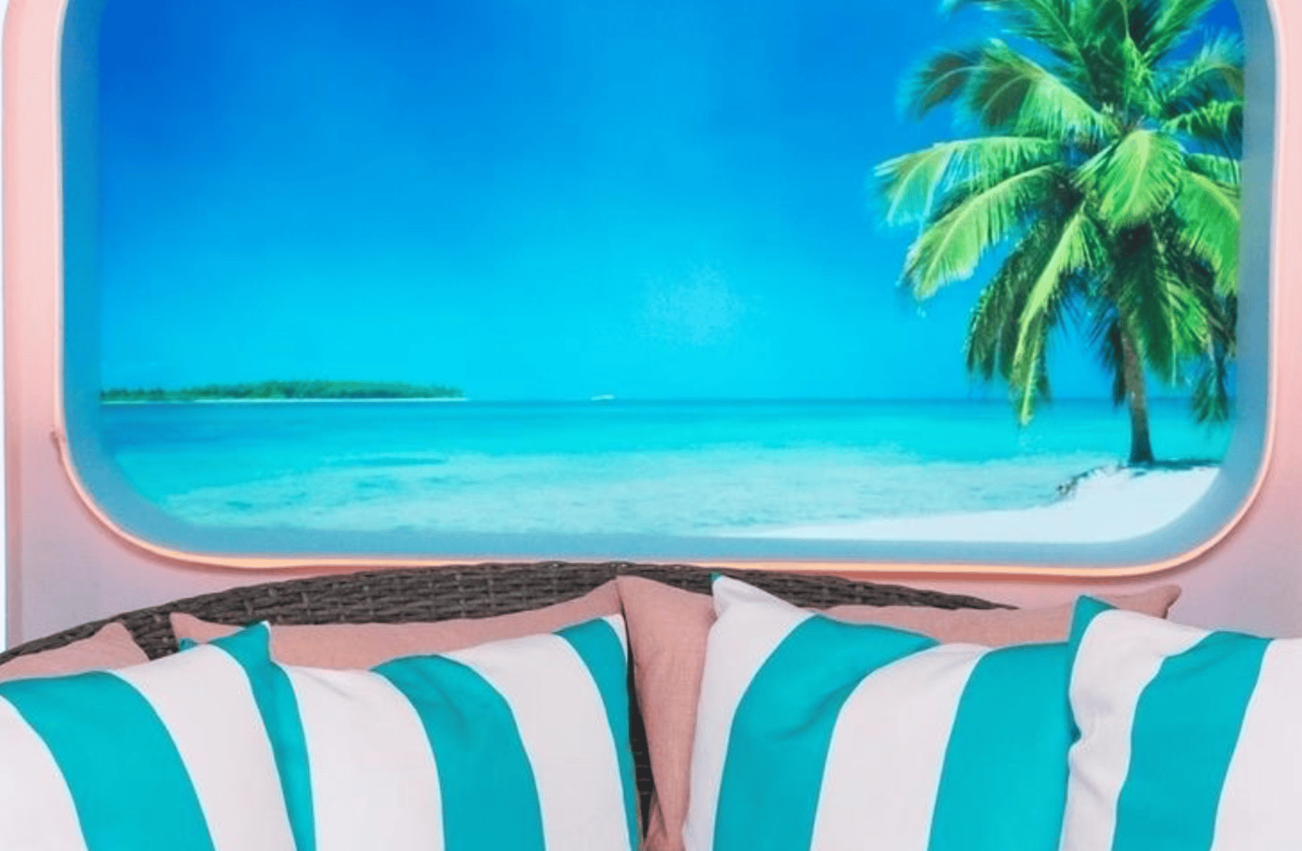- LOVE ISLAND -